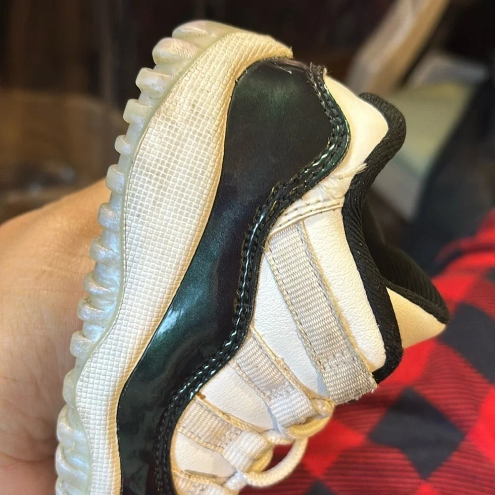 Jordan’s toddler’s AiR Jordan sneakers
